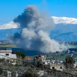 حزب الله يقصف مقر فرقة الجولان بعشرات الصواريخ ردا على استهداف بعلبك