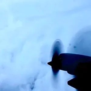 فيديو يوثّق تحليق صيادي الأعاصير داخل عين إعصار من الفئة الرابعة