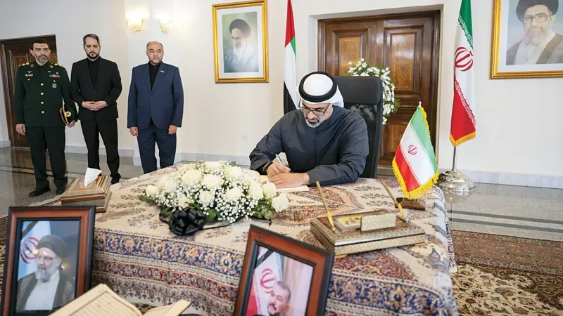 خالد بن محمد بن زايد يقدم واجب العزاء في وفاة الرئيس الإيراني ومرافقيه