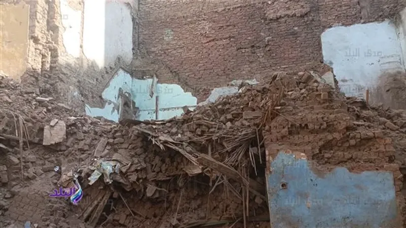 أهالي سوهاج في استغاثة للسيسي بعد انهيار 4 منازل وقرارات إزالة: ملناش مأوى