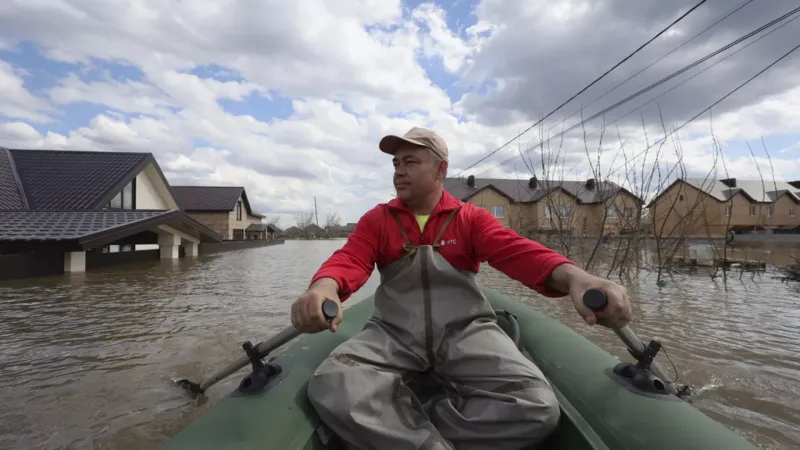 فيديو. 
            
    			فيضانات تضرب منطقتي تومسك وكورغان في روسيا