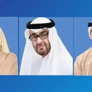 رئيس الدولة ونائباه يهنئون رئيس سنغافورة بذكرى اليوم الوطني