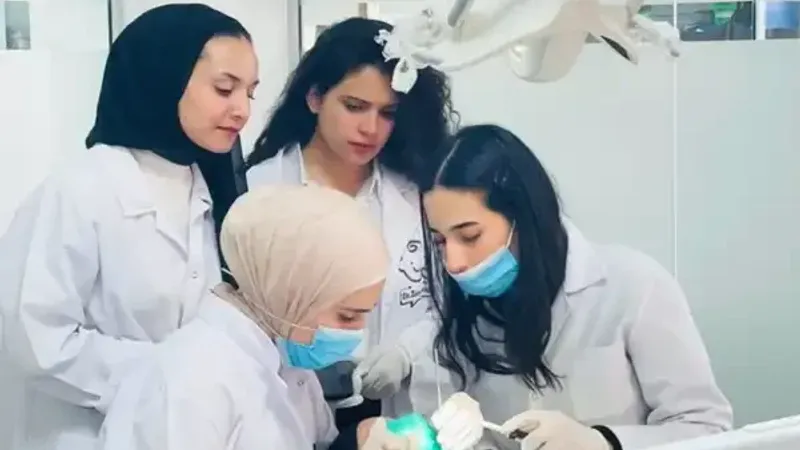 طلبة طب الأسنان بجامعة القدس يجتازون امتحان البورد بنسبة نجاح كاملة