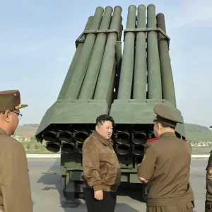 كوريا الشمالية تعتزم نشر راجمات صواريخ جديدة ستحدث "تغييرا نوعيا" (صور)