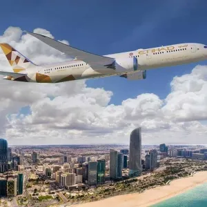 الإمارات والصين تبحثان زيادة عدد الرحلات الجوية المتبادلة