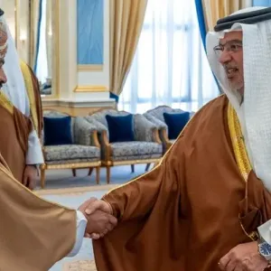 ولي العهد البحريني يستقبل وزير الإعلام