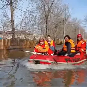 فيضانات روسيا: عمليات إجلاء واسعة وتعزيز للسدود في المدن المتضررة بشدة