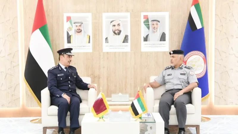 مدير عام شرطة أبوظبي يلتقي وفد أكاديمية الشرطة القطرية