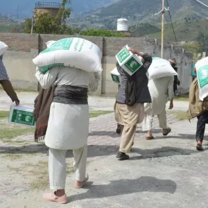 مركز الملك سلمان للإغاثة يوزع 350 سلة غذائية في إقليم خيبربختون خوا بباكستان