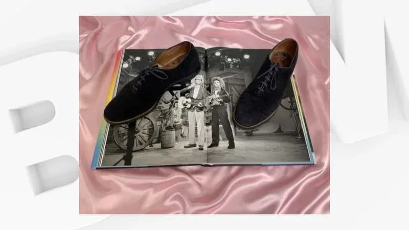“حذاء أزرق من جلد الغزال”: بيع حذاء إلفيس بريسلي بمبلغ خيالي