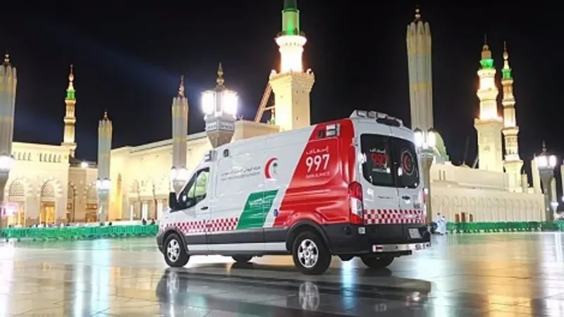 الهلال الأحمر بالمدينة المنورة ينجح في إسعاف مريض ستيني