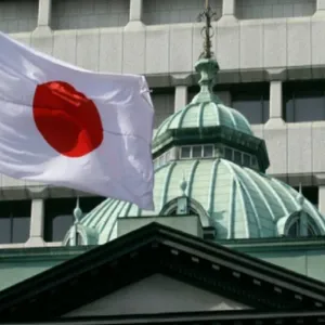بنك اليابان المركزي يثبت أسعار الفائدة ويخطط لخفض مشتريات السندات