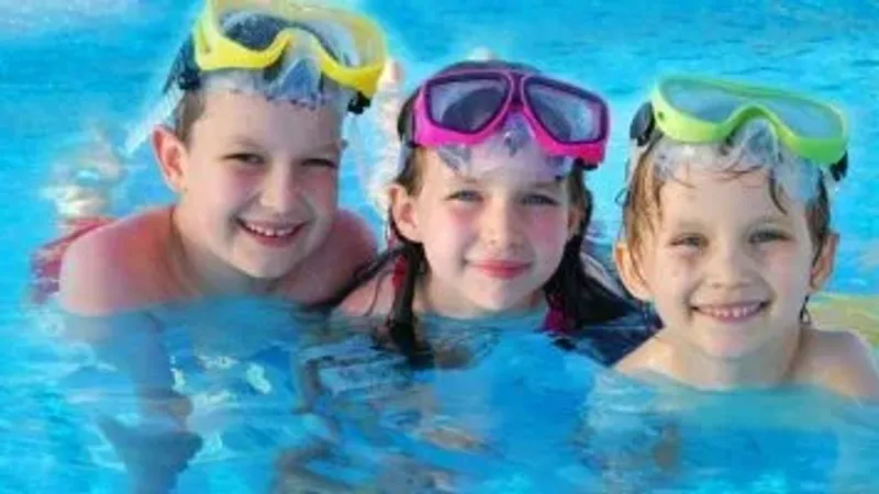 إجراءات وقائية لحماية طفلك من عدوى وأمراض حمام السباحة