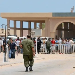 استئناف حركة المرور بين تونس وليبيا بعد غلق المعبر لإجراءات احتياطية