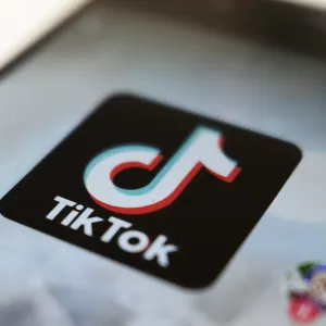 تيك توك تحذر من مخاطر "سحق" حرية التعبير بعد تمرير مشروع قانون حظر التطبيق في الولايات المتحدة