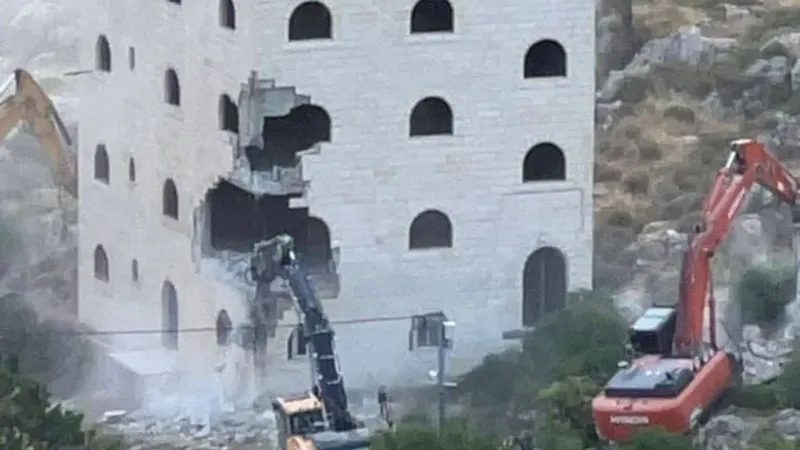 الاحتلال يهدم بناية سكنية في بلدة "إرطاس" بمحافظة بيت لحم