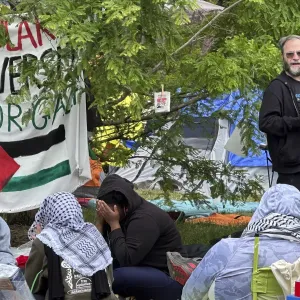 فيديو. جامعة أمريكية تعلق الدراسة وتبدأ العمل عن بعد لتفادي الاحتكاك بمخيم طلابي داعم للفلسطينيين