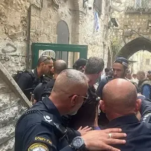 استشهاد المنفذ.. إصابة شرطي إسرائيلي في عملية طعن بالقدس المحتلة