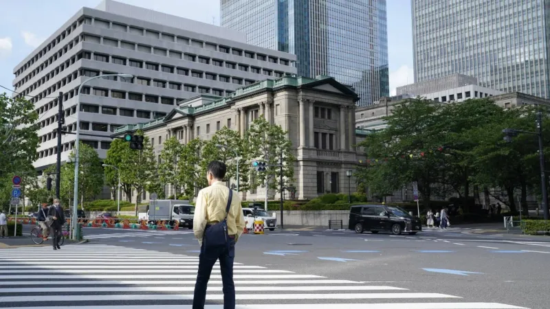 توقعات باستمرار بنك اليابان في التدخل لمنع الين من «السقوط الحر»