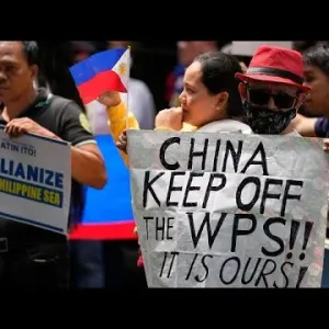 المئات يحتشدون في شوارع العاصمة مانيلا احتجاجا على "عدوان بكين" المتزايد في بحر الصين الجنوبي