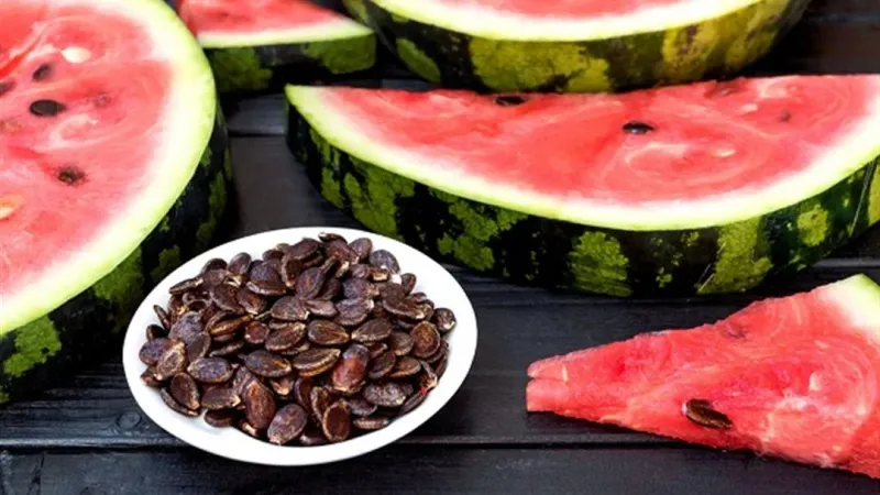 8 أسباب تدفعك لعدم التخلص من بذور البطيخ
