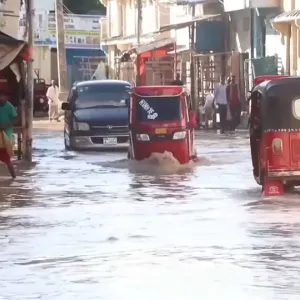 شاهد: فيضانات تجتاح بلدة بلدوين الصومالية بعد أمطار غزيرة
