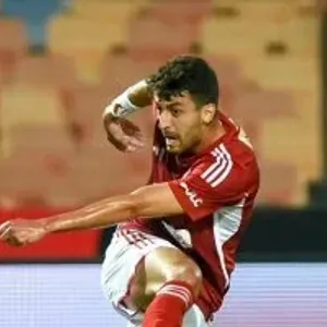 طاهر محمد طاهر على رأس 11 لاعباً يسجلون غياباً عن الأهلى أمام مازيمبى