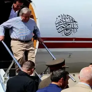 غوتيريش يصل مطار العريش لزيارة معبر رفح تضامنا مع قطاع غزة
