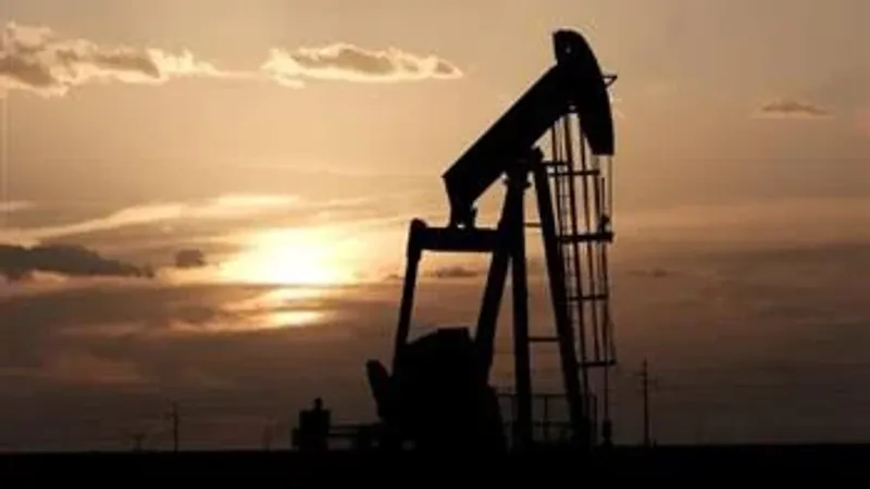 النفط يتراجع بعد هجوم إيراني على الاحتلال مع خفض السوق لعلاوة المخاطر