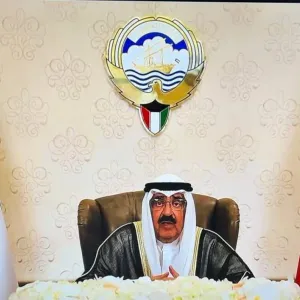 أمير الكويت يحل مجلس الأمة ويوقف العمل بمواد في الدستور