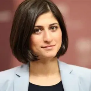 "الناتو" يعين شابة لبنانية كمتحدثة رسمية باسمه من هي؟