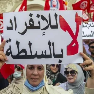 تعديل وزاري مفاجئ قبيل الانتخابات الرئاسية، والاعتقالات تطال محامين ونشطاء بارزين، فما الذي يحدث في تونس؟