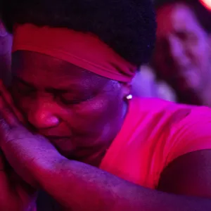 فيديو. 
            
    			بالصلاة والخشوع والألعاب النارية.. البرازيليون في ريو يحتفلون بعيد القديس جورج شفيع مدينتهم