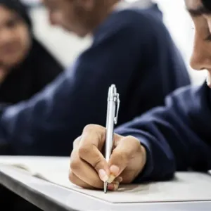 الإمارات للتعليم المدرسي تحدد شروط "الاختبارات عن بُعد" ضمن امتحانات نهاية العام