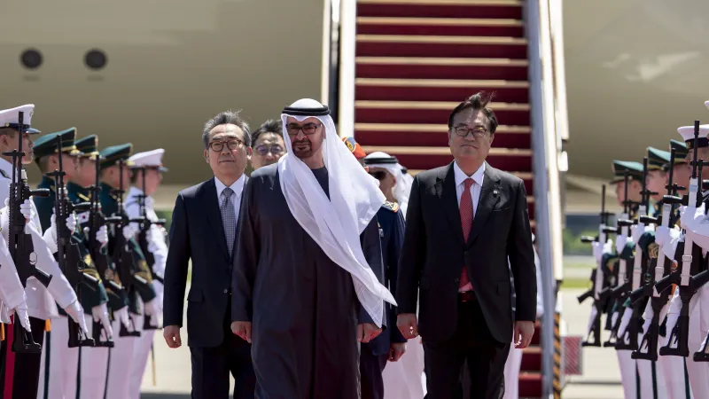 استثمارات بمليارات الدولارات.. الإمارات أول دولة عربية توقع اتفاقية تجارة حرة مع كوريا الجنوبية