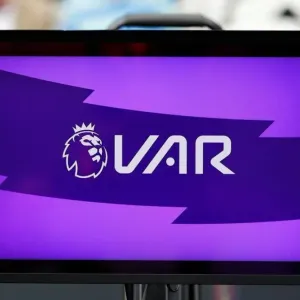 قرار مرتقب يهدد مستقبل الـ"VAR" في الدوري الإنجليزي.. ماذا حدث؟