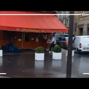 سقوط الأمطار على شوارع باريس قبل حفل افتتاح الأولمبياد