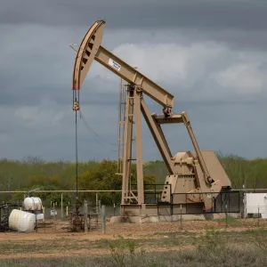 السعودية تعلن تمديد خفض إنتاجها النفطي بمليون برميل حتى نهاية مارس