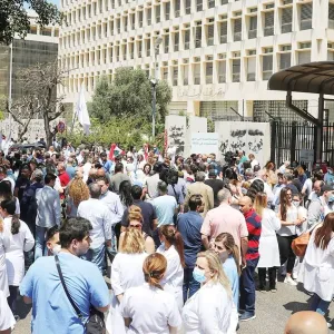 لبنان.. «سوق سوداء» للأدوية تفاقم أوجاع المرضى