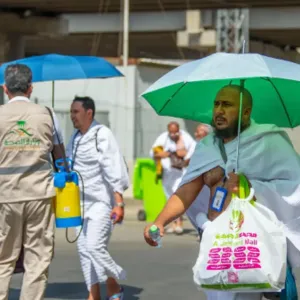 وزارة الصحة تشدد على الحجاج استخدام المظلات للوقاية من ضربات الشمس