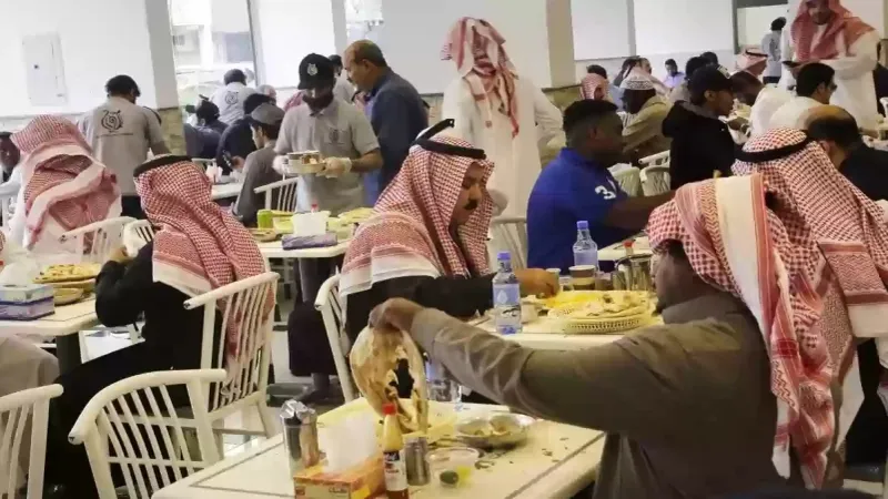 السلطات السعودية تتخذ قرارا عاجلا بعد حالات تسمم غذائي في حفر الباطن