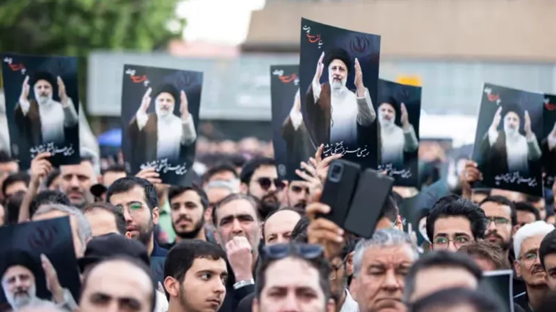 "لم يكن إبراهيم رئيسي معتدلاً، لكن مصرعه قد يجعل إيران أكثر تشدداً" - الغارديان