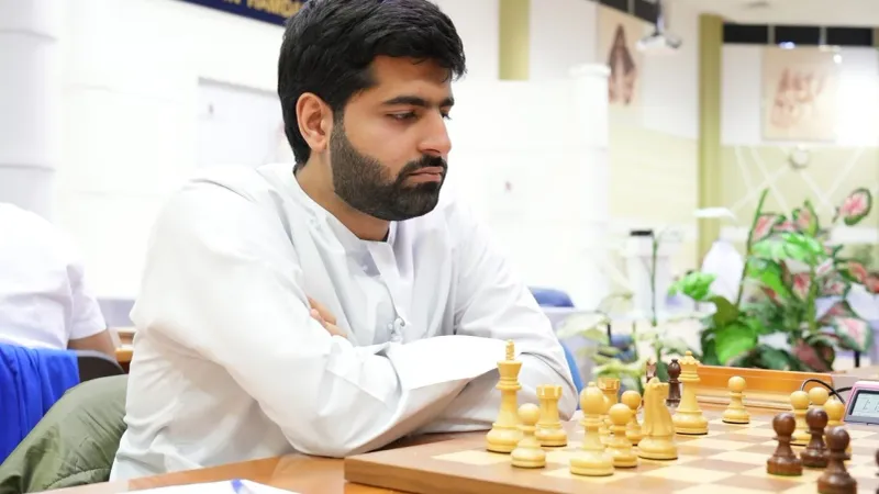 سلطان يتقاسم صدارة «دولية دبي للشطرنج»