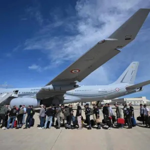فرنسا تطلق «عملية كبيرة» في كاليدونيا الجديدة لتأمين طريق المطار