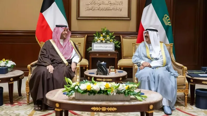 أمير الكويت يستقبل الأمير تركي بن محمد بن فهد ويستعرضان العلاقات الأخوية الراسخة بين البلدين
