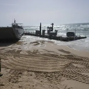 فيديو | واشنطن تعيد إنشاء الرصيف البحري المؤقت في غزة