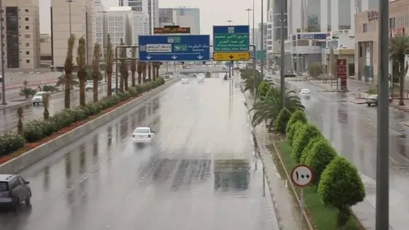4 إنذارات حمراء بالسعودية بسبب الأمطار