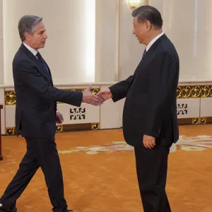 أميركا والصين تتفقان على عقد أول محادثات بشأن الذكاء الاصطناعي