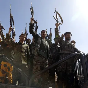 الولايات المتحدة تدرس إعادة الحوثيين إلى قائمة الإرهاب