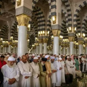 المصلون يؤدون صلاة آخر جمعة من رمضان في أجواء إيمانية بالمسجد النبوي